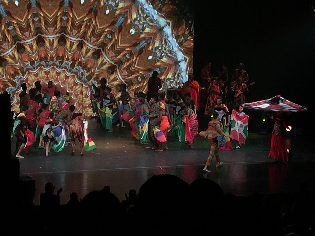 Die Show „Afrika! Afrika!“ im Prinzregententheater in München
