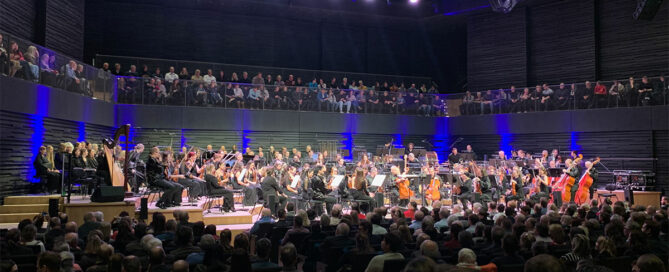 Das Pilsen Philharmonic Orchestra & Choir spielen die fantastische Filmmusik von Ennio Morricone in der Isarphilharmonie im Gasteig