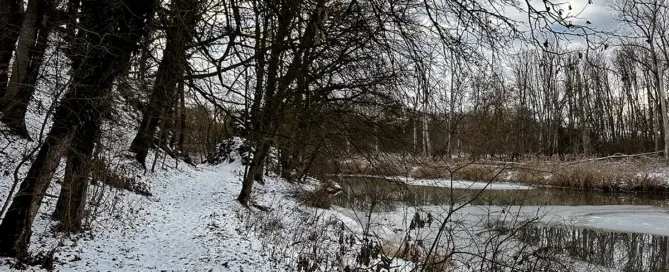 Weg and er Ussel entlang